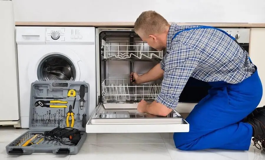 Çankaya Luxell servisi teknisyen ekibi beyaz eşya tamiri yaparken